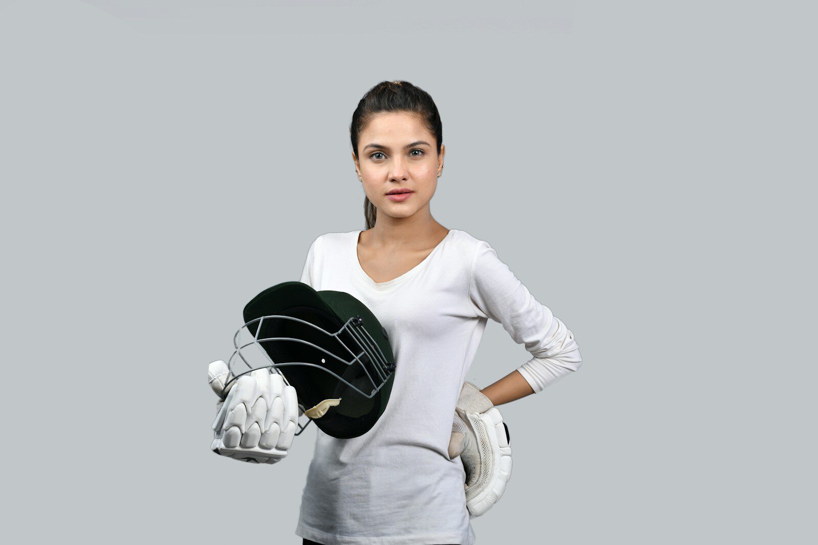 a person wearing gloves